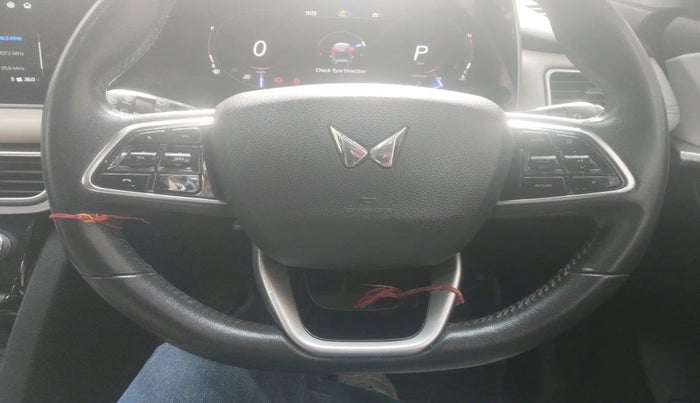 2022 Mahindra XUV700 AX 7 D AT 7 STR, Diesel, Automatic, 37,361 km, interior