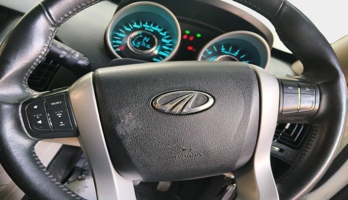 2016 Mahindra XUV500 W8 1.99, Diesel, Manual, 1,51,416 km, interior