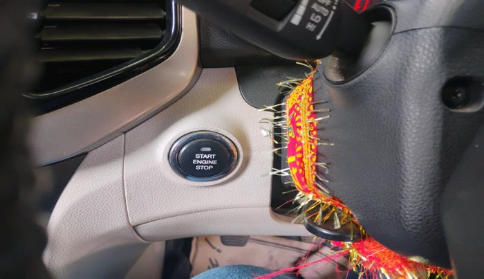 2019 Mahindra XUV300 W8 1.2 PETROL, Petrol, Manual, 40,736 km, interior