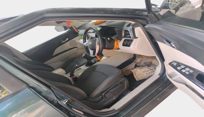 2019 Mahindra XUV300 W8 1.2 PETROL, Petrol, Manual, 40,736 km, interior