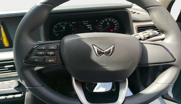 2023 Mahindra XUV700 MX P MT 5 STR, Petrol, Manual, 19,457 km, interior