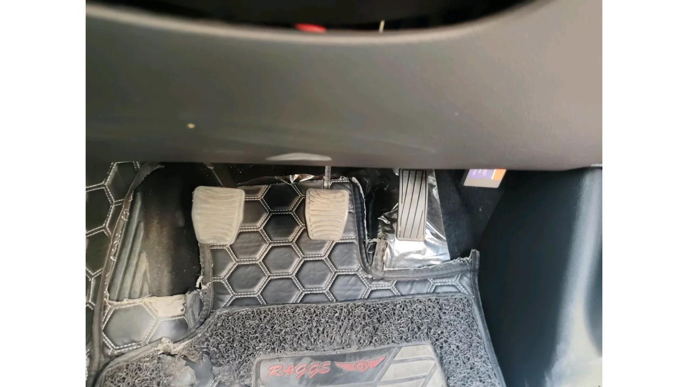 2023 Mahindra XUV700 MX P MT 5 STR, Petrol, Manual, 19,457 km, interior