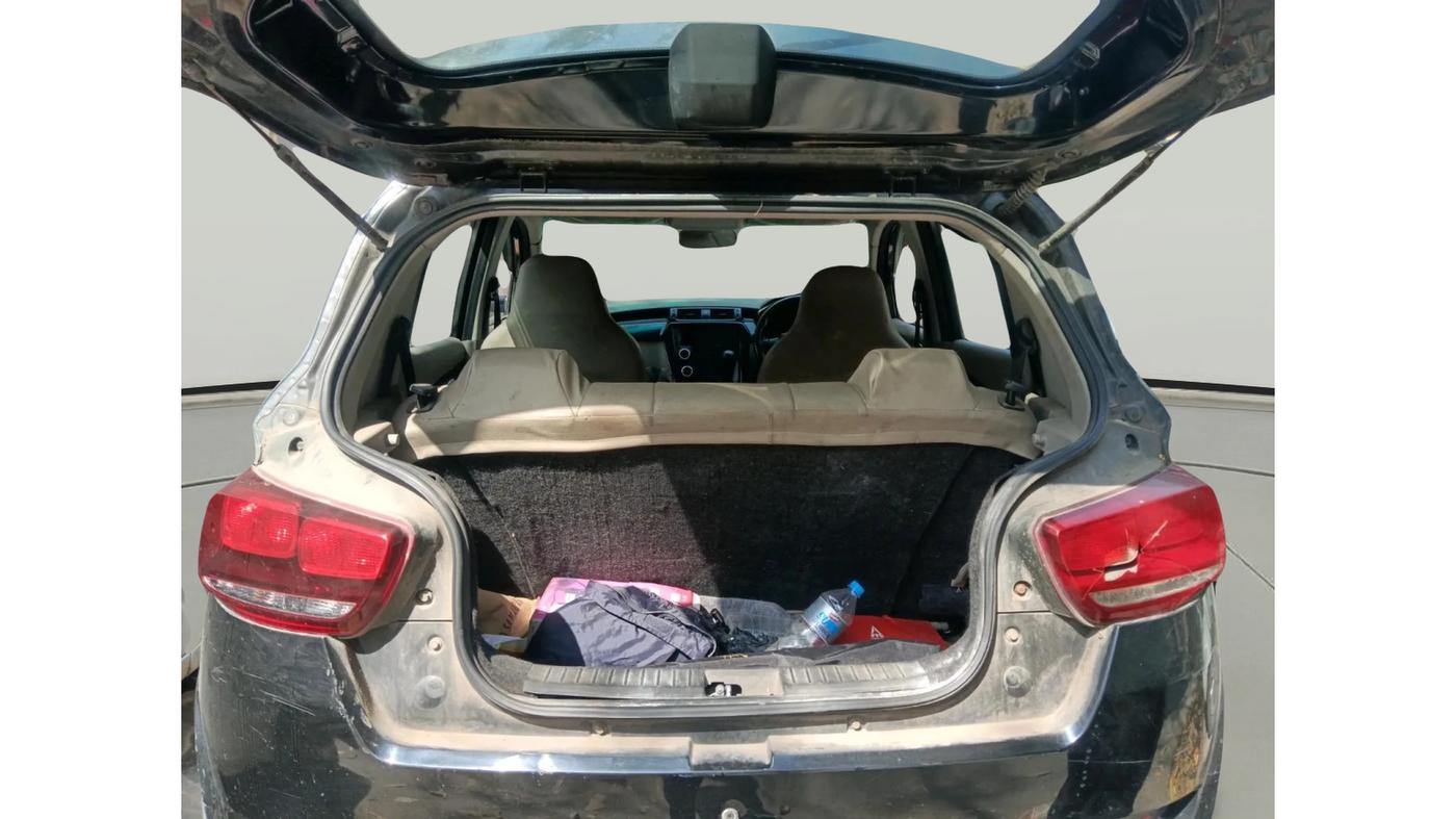 2016 Mahindra Kuv100 K4 D 6 STR, Diesel, Manual, 80,000 km, exterior