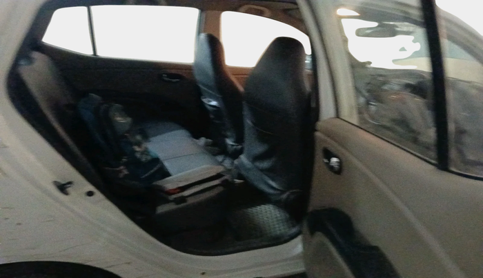 2011 Hyundai i10 MAGNA 1.1, CNG, Manual, 1,10,889 km, interior