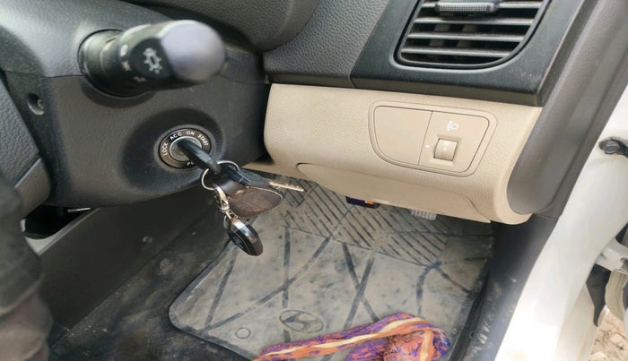 2013 Hyundai Eon MAGNA +, Petrol, Manual, 23,280 km, interior