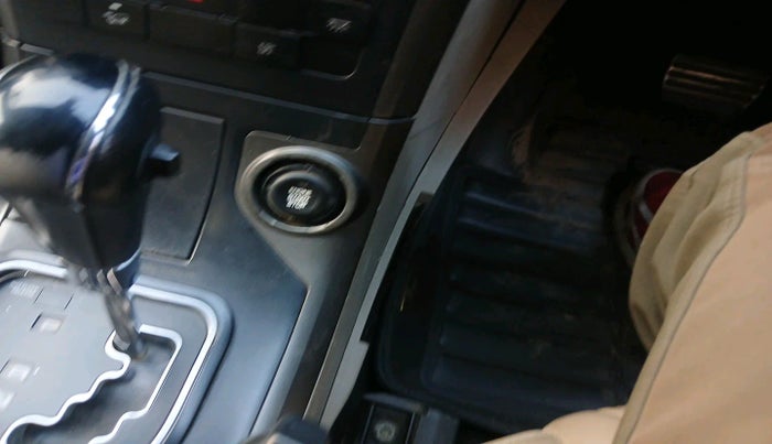 2017 Mahindra XUV500 W10 AT 1.99, Diesel, Automatic, 1,04,500 km, interior