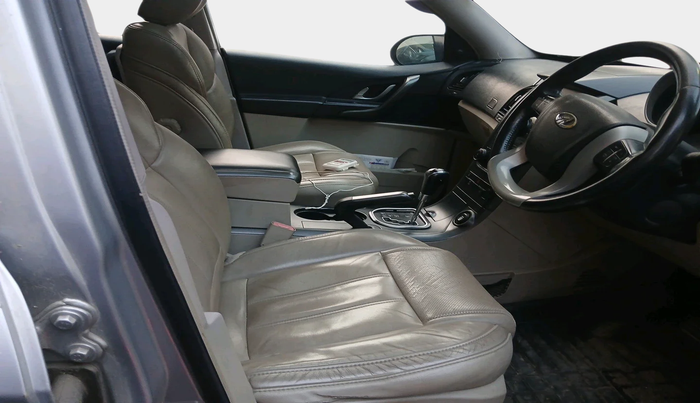 2017 Mahindra XUV500 W10 AT 1.99, Diesel, Automatic, 1,04,500 km, interior