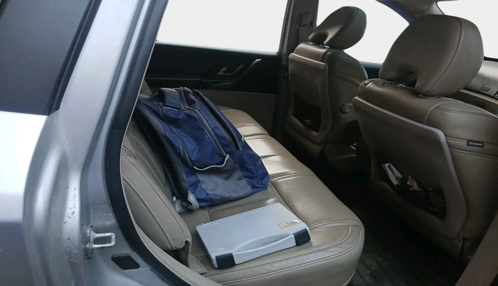 2017 Mahindra XUV500 W10 AT 1.99, Diesel, Automatic, 1,04,500 km, interior