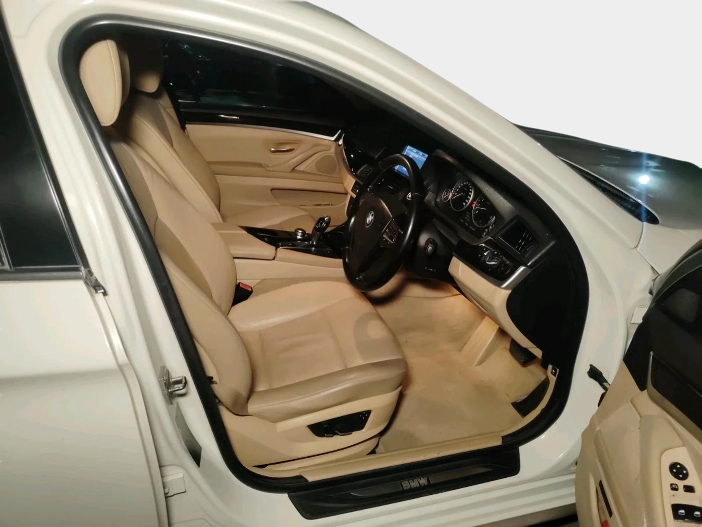 2010 BMW 5 Series 523I 2.5, Petrol, Automatic, 1,11,608 km, interior