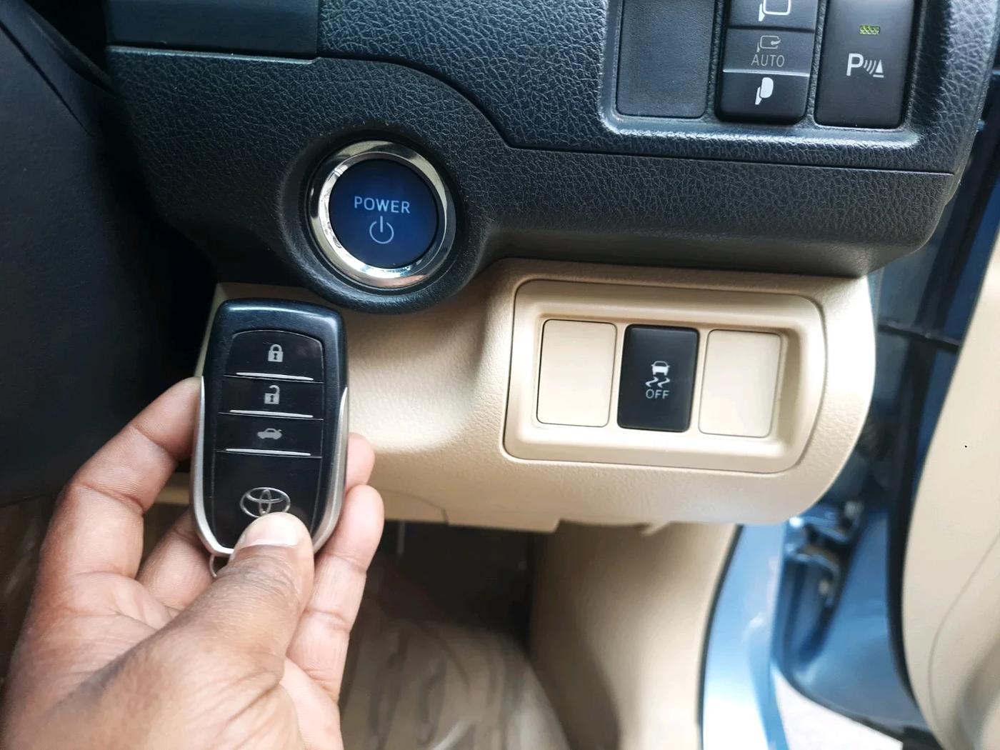 2016 Toyota Camry HYBRID, Hybrid, Automatic, 68,131 km, interior