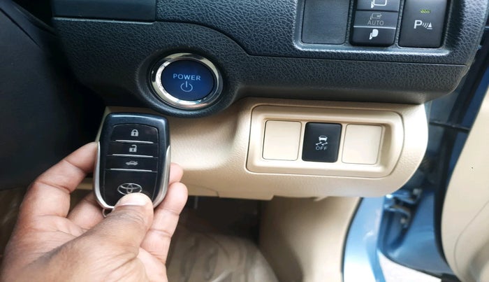 2016 Toyota Camry HYBRID, Hybrid, Automatic, 68,131 km, interior