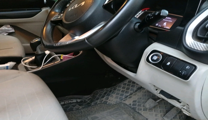 2021 KIA SONET HTX 1.0 IMT, Petrol, Manual, 1,01,338 km, interior