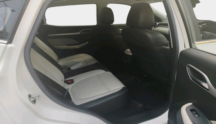 2022 MG ASTOR SAVVY 1.5 CVT, Petrol, Automatic, 13,414 km, interior