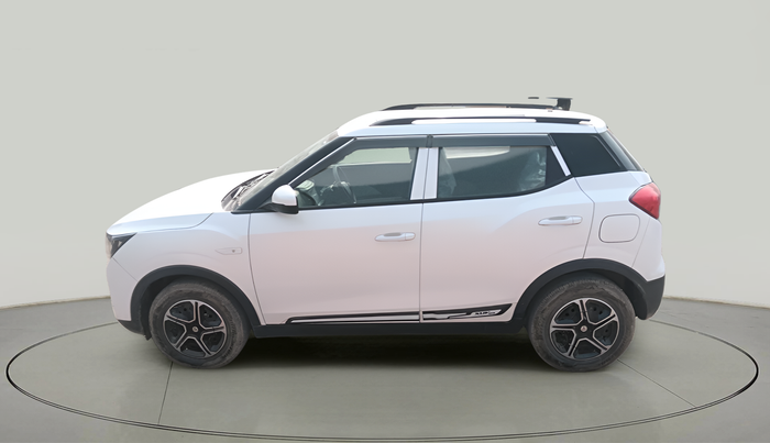 2023 Mahindra XUV300 W4 1.2 PETROL, Petrol, Manual, 1,903 km, exterior