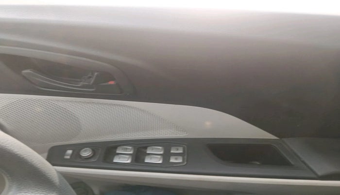 2023 Mahindra XUV300 W4 1.2 PETROL, Petrol, Manual, 1,903 km, interior