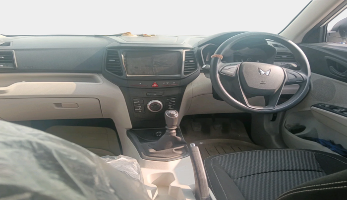 2023 Mahindra XUV300 W4 1.2 PETROL, Petrol, Manual, 1,903 km, interior