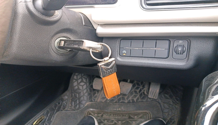 2024 Mahindra XUV700 AX 5 P MT 7 STR, Petrol, Manual, 13,398 km, interior