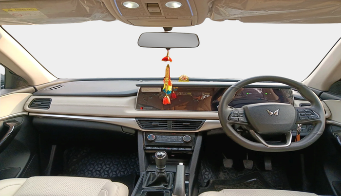 2024 Mahindra XUV700 AX 5 P MT 7 STR, Petrol, Manual, 13,398 km, interior