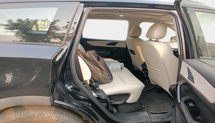 2024 Mahindra XUV700 AX 5 P MT 7 STR, Petrol, Manual, 13,398 km, interior