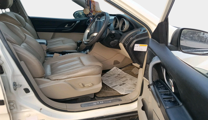 2017 Mahindra XUV500 W10 AT 1.99, Diesel, Automatic, 82,125 km, interior
