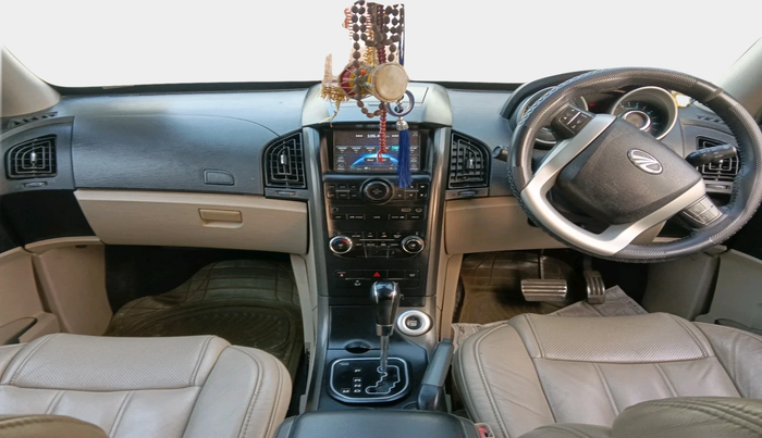 2017 Mahindra XUV500 W10 AT 1.99, Diesel, Automatic, 82,125 km, interior