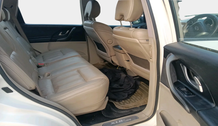 2017 Mahindra XUV500 W10 AT 1.99, Diesel, Automatic, 82,125 km, interior