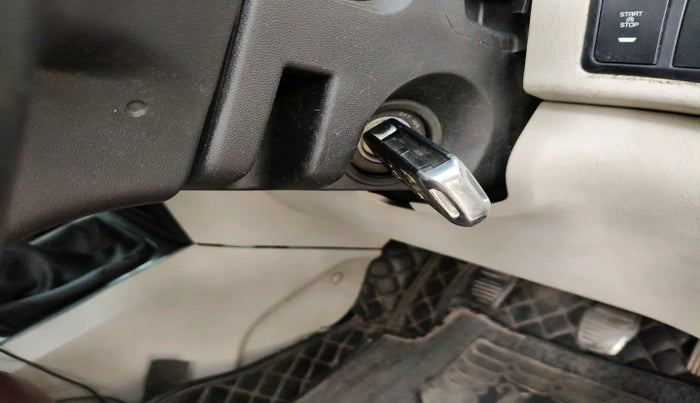 2017 Mahindra Scorpio S6 PLUS 1.99 INTELLI-HYBRID, Diesel, Manual, 57,432 km, interior