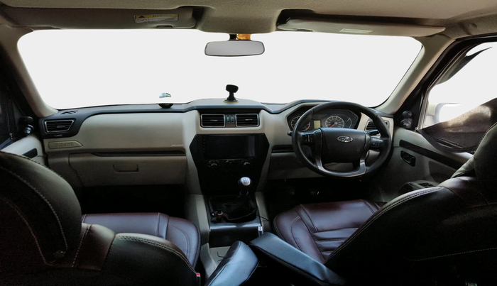 2017 Mahindra Scorpio S6 PLUS 1.99 INTELLI-HYBRID, Diesel, Manual, 57,432 km, interior