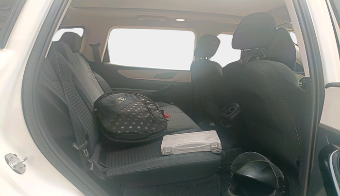 2022 Mahindra XUV700 AX 5 P MT 5 STR, Petrol, Manual, 53,587 km, interior