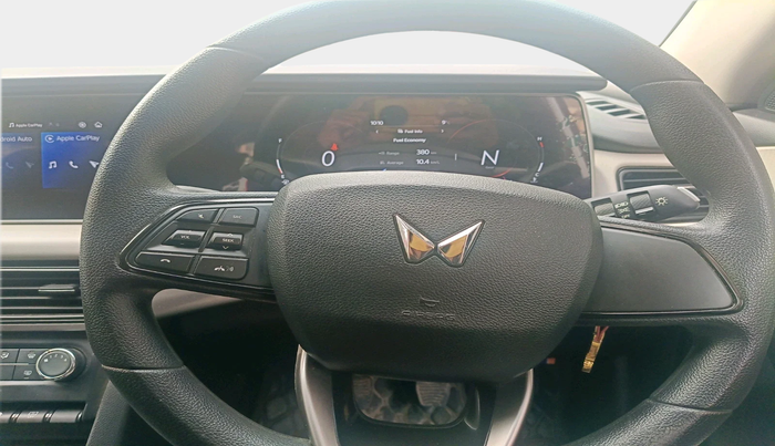 2022 Mahindra XUV700 AX 5 P MT 5 STR, Petrol, Manual, 53,587 km, interior