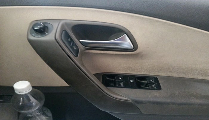 2011 Volkswagen Vento COMFORTLINE 1.6, Petrol, Manual, 52,202 km, interior