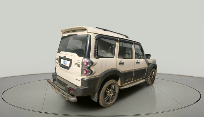 2017 Mahindra Scorpio S4 PLUS 1.99 INTELLI-HYBRID, Diesel, Manual, 35,287 km, exterior