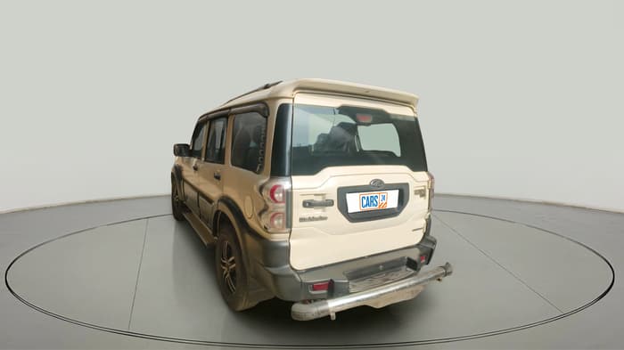 2017 Mahindra Scorpio S4 PLUS 1.99 INTELLI-HYBRID, Diesel, Manual, 35,287 km, exterior