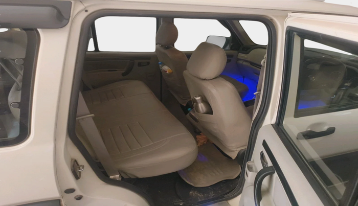 2017 Mahindra Scorpio S4 PLUS 1.99 INTELLI-HYBRID, Diesel, Manual, 35,287 km, interior