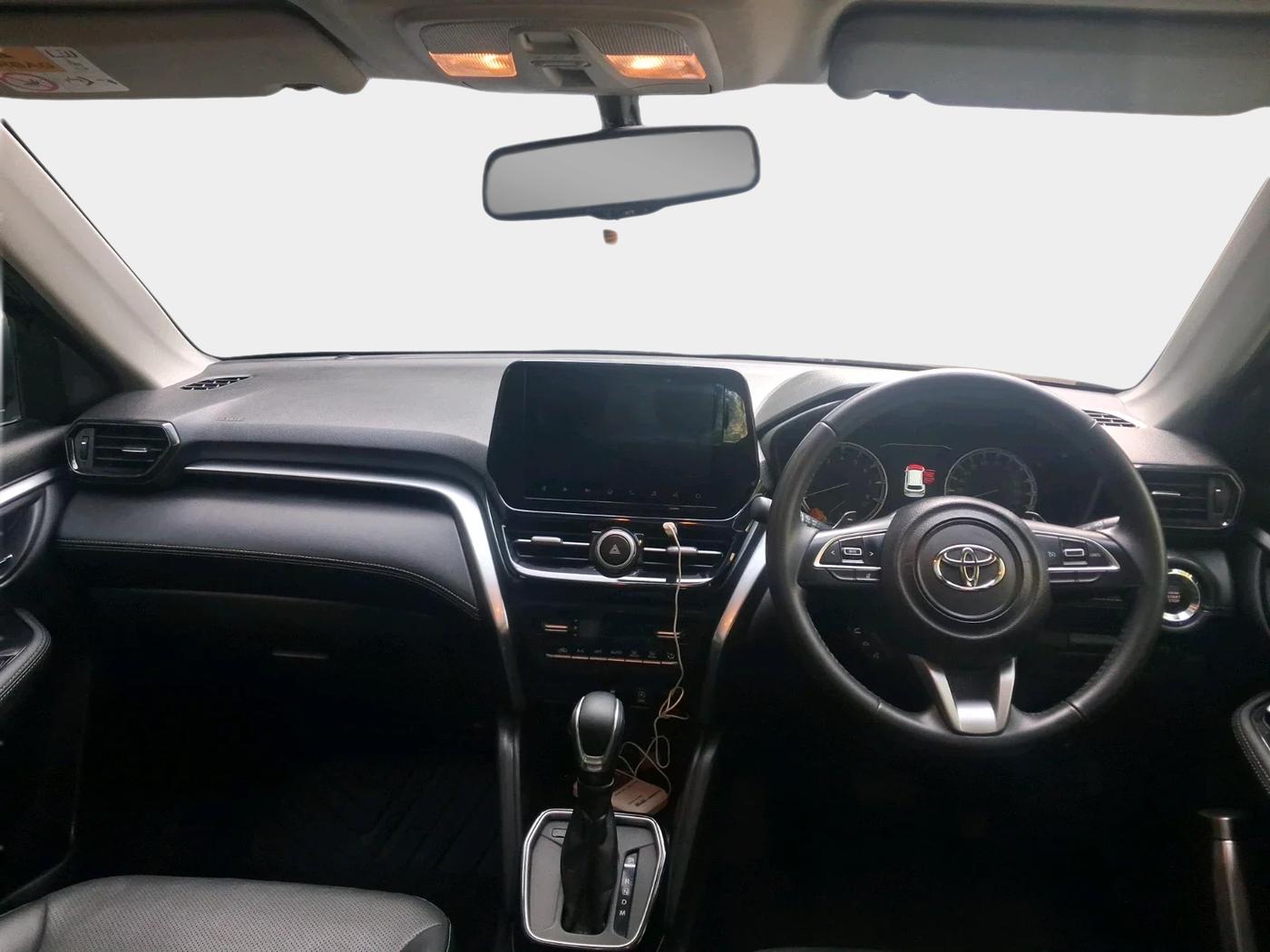 2022 Toyota URBAN CRUISER HYRYDER V AT NEO DRIVE, Petrol, Automatic, 15,137 km, interior
