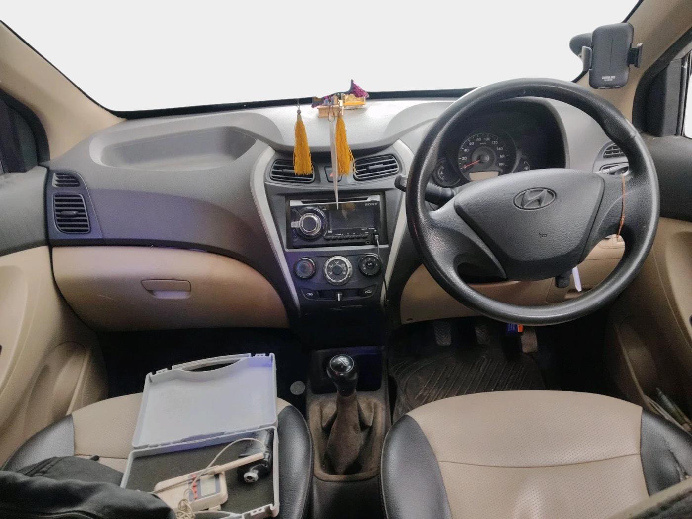 2014 Hyundai Eon ERA +, CNG, Manual, 89,200 km, interior