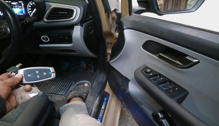 2020 Tata ALTROZ XZ PETROL, Petrol, Manual, 50,430 km, interior