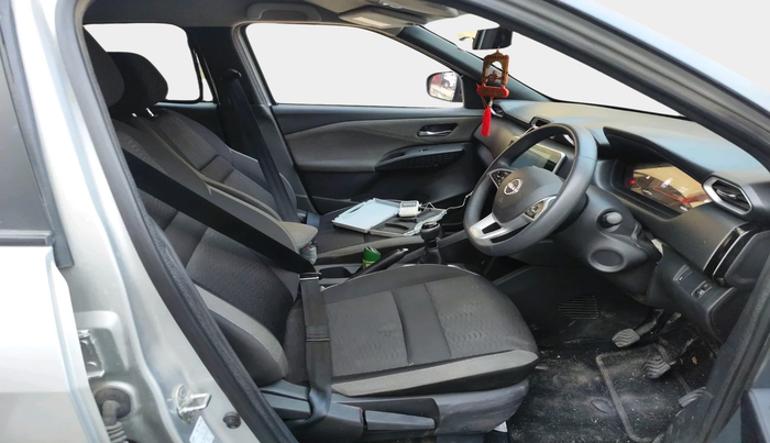 2024 Nissan MAGNITE N-Connecta B4D 1.0 Petrol MT, Petrol, Manual, 15,600 km, interior