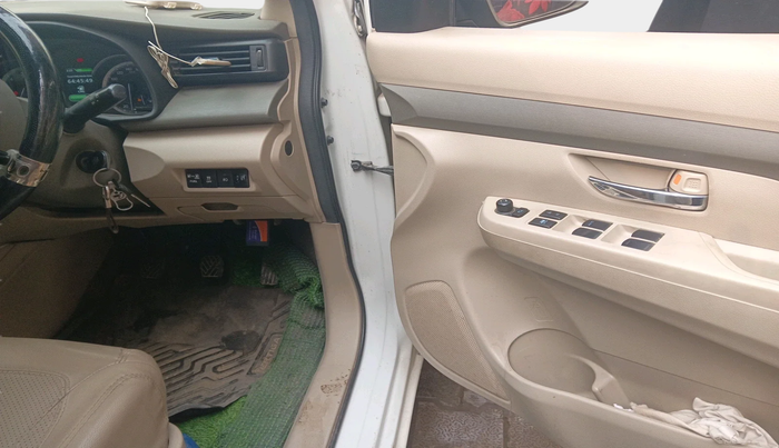 2023 Maruti Ertiga   VXI (O) CNG, Petrol, Manual, 71,365 km, interior