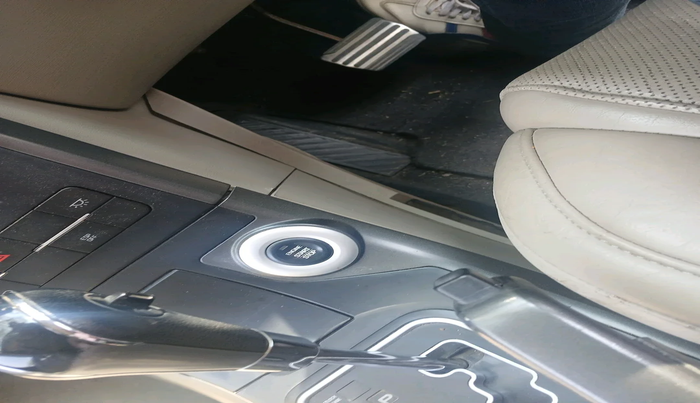 2017 Mahindra XUV500 W10 AT 1.99, Diesel, Automatic, 77,368 km, interior