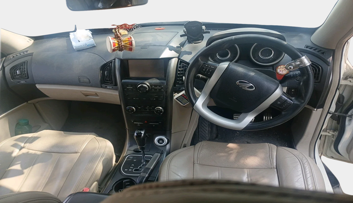 2017 Mahindra XUV500 W10 AT 1.99, Diesel, Automatic, 77,368 km, interior