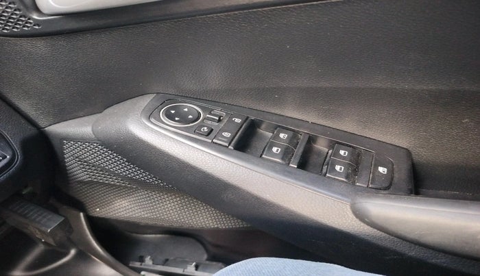 2020 KIA SELTOS HTK PLUS 1.5, Petrol, Manual, 1,04,716 km, interior