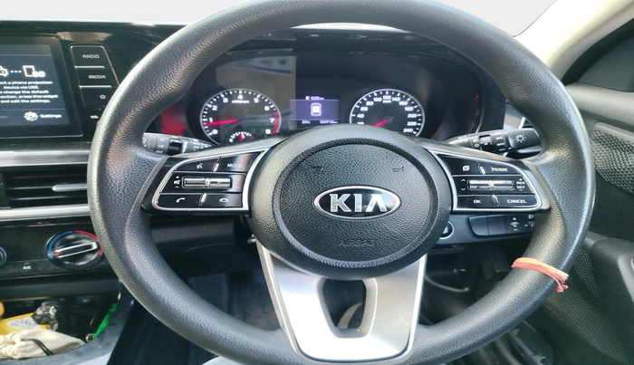 2020 KIA SELTOS HTK PLUS 1.5, Petrol, Manual, 1,04,716 km, interior