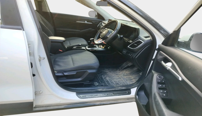 2020 KIA SELTOS HTK PLUS 1.5, Petrol, Manual, 1,04,716 km, interior