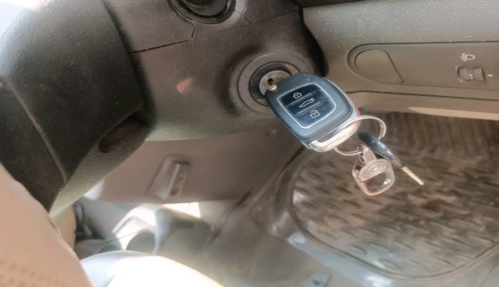 2013 Hyundai i10 MAGNA 1.1, CNG, Manual, 72,250 km, interior