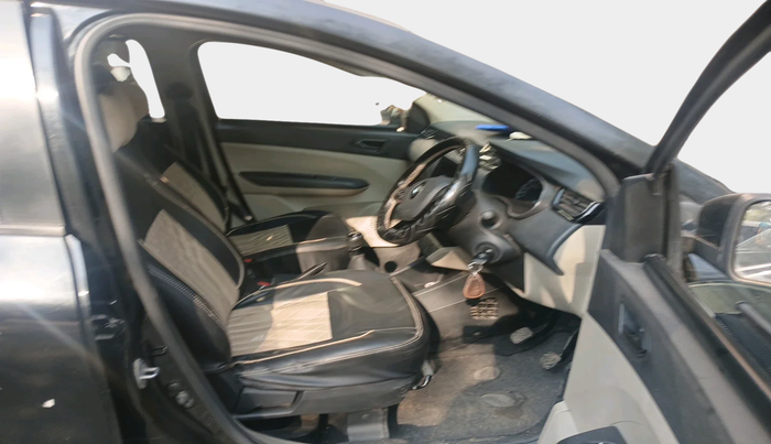 2024 Renault TRIBER RXT, Petrol, Manual, 10,341 km, interior