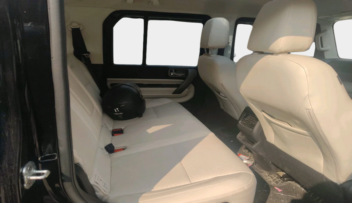 2025 Mahindra Thar Roxx  AX7 L Petrol AT 2WD, Petrol, Automatic, 12,544 km, interior