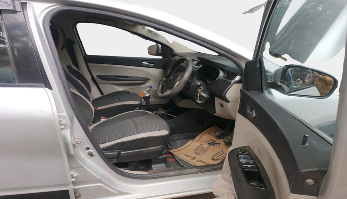 2019 Renault TRIBER RXZ, Petrol, Manual, 1,19,381 km, interior