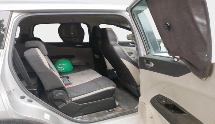 2019 Renault TRIBER RXZ, Petrol, Manual, 1,19,381 km, interior