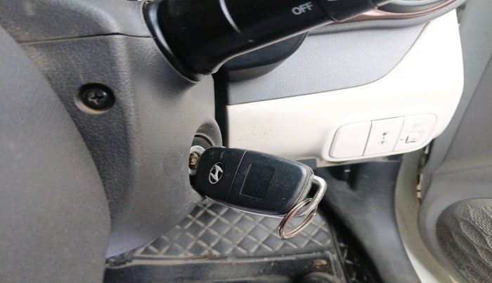 2020 Hyundai AURA S 1.2 CNG, Petrol, Manual, 1,16,183 km, interior